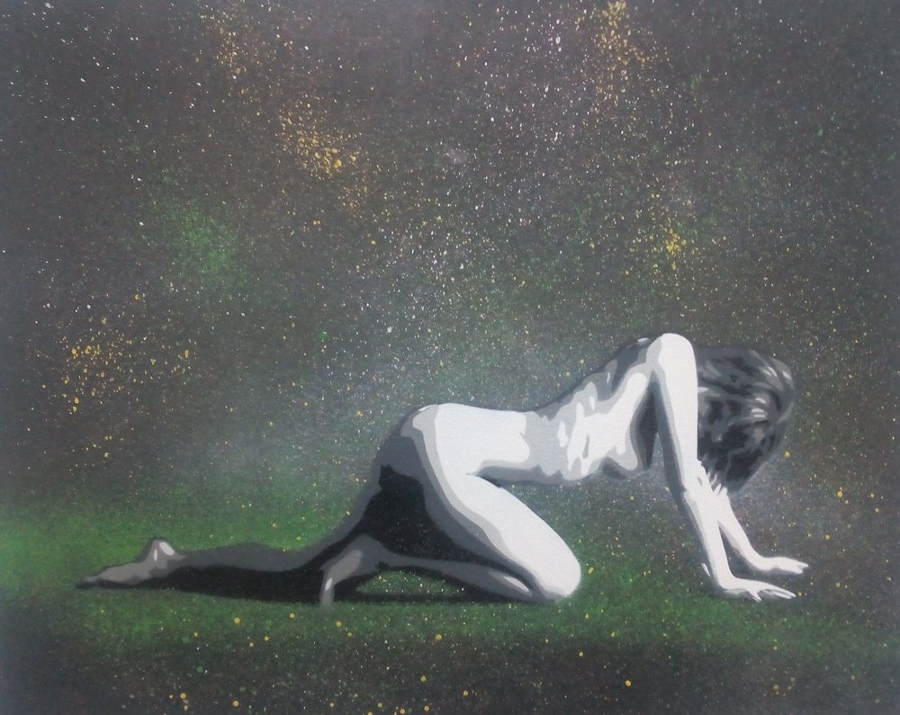 A figura feminina, em pose de gatas e em movimento (a andar), emerge dramaticamente do fundo preto. Jactos e gotas de tinta concentram-se, dando a impressão de que a figura sai de uma nuvem de tinta projectada, com a textura forte e luz esfumada sobre a Tela.