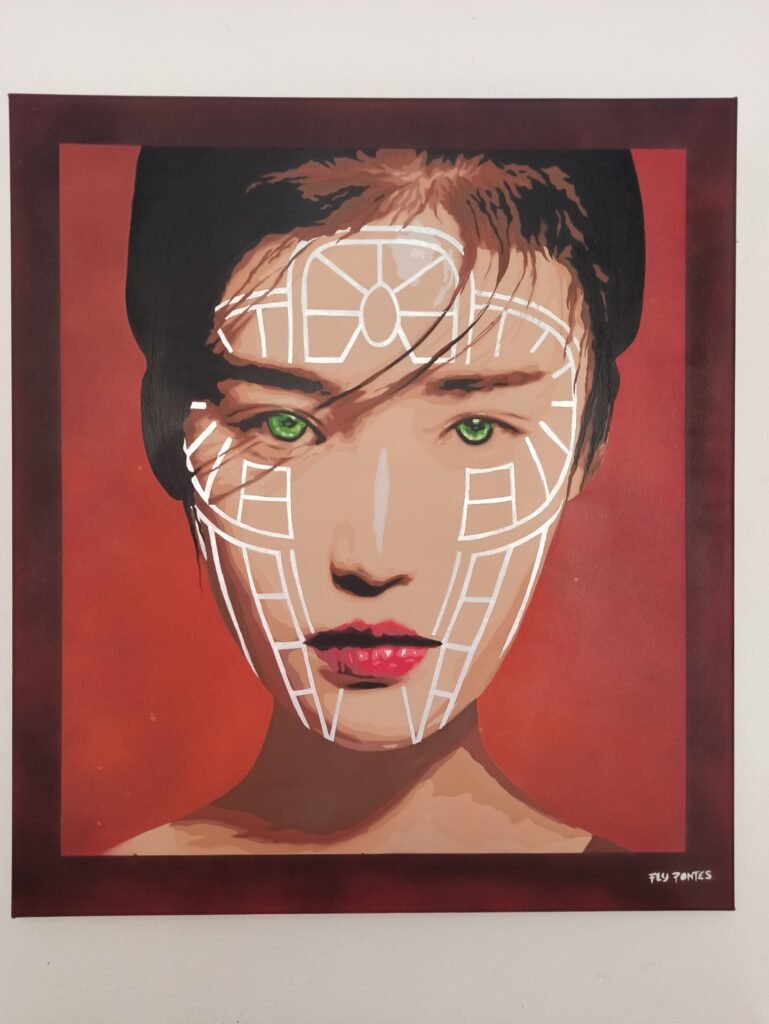 Retrato de Gueisha em Stencil sobre Tela 90x80cm. Fundo vermelho escuro. Olhos verdes e linhas geométricas tribais prateadas.