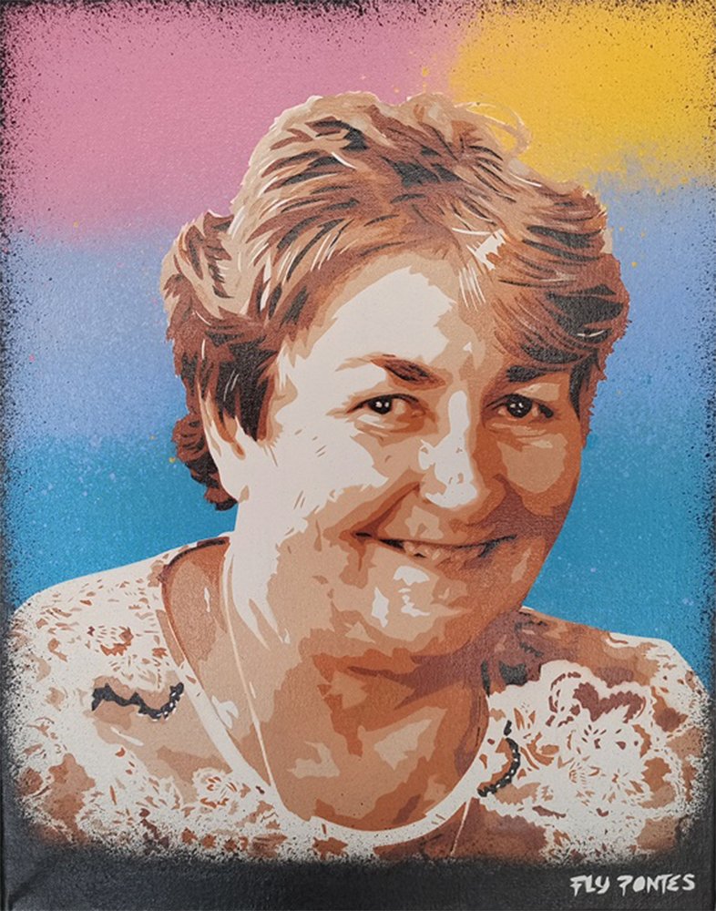 Retrato em Stencil e Spray sobre Tela 40x50cm. Figura em tons castanhos, fundo tripartido (cyan, violeta, amarelo, rosa) com técnica needle cap. Emoldurado a preto.