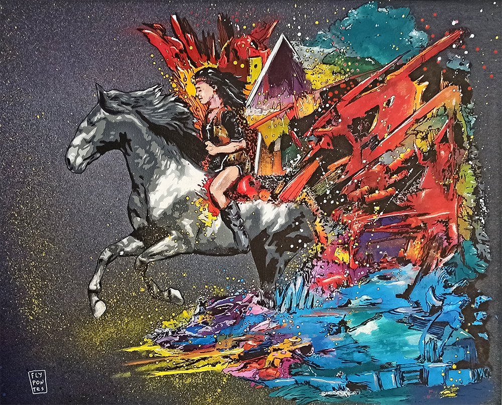 Tela de 40cm x 50cm que funde o stencil e o abstrato. O cavalo cinzento (stencil) e a mulher amazonas (marcadores) emergem de uma paisagem de cores intensas (azuis, laranjas, verdes) que simulam montanhas e rios. O fundo preto com salpicos brancos evoca um céu estrelado. Disponível na Loja.