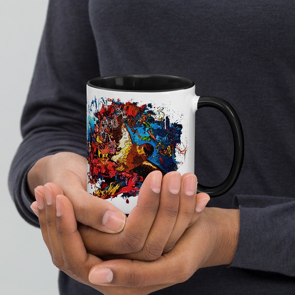 Caneca de cerâmica branca com a ilustração Pássaro Mecânico de Fly Pontes, design artístico de estilo steampunk e arte urbana.