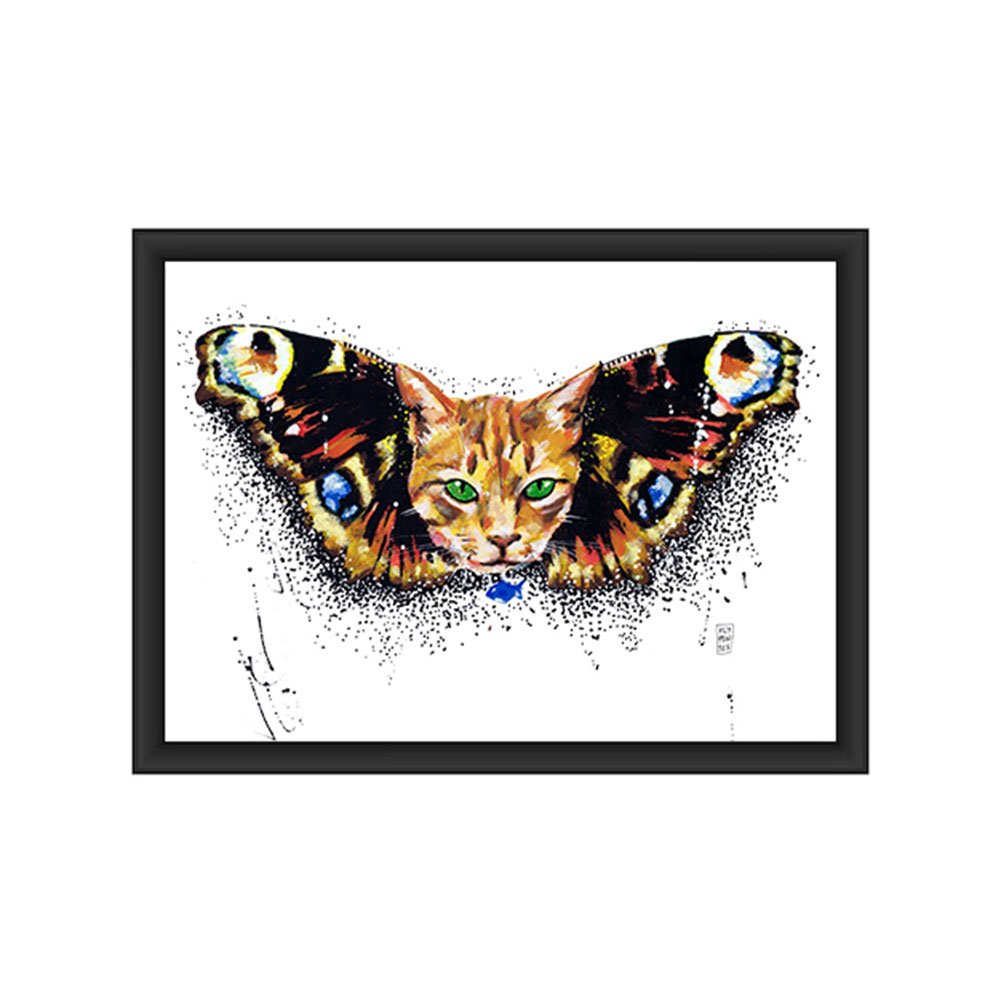 Obra 'Gato-Borboleta' de Fly Pontes. Ilustração A3 em técnica mista que funde o mistério felino com a Borboleta-Pavão. Veja como encomendar a sua ilustração personalizada.