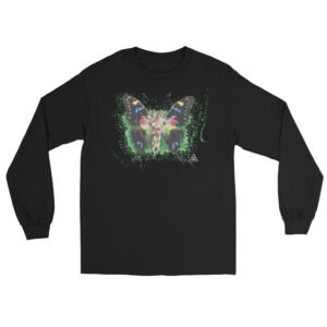 Camisola preta unisexo com a arte 'Girafa-Borboleta' de Fly Pontes. Impressão digital DTG de alta qualidade para um toque suave e duradouro. Produção sustentável por encomenda.