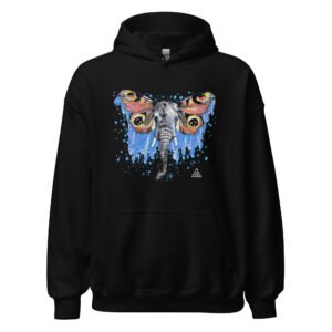 Hoodie preto 'Elefante Borboleta' de Fly Pontes. Design surrealista que une a liberdade do voo à imensidão do cosmos. Conforto premium com impressão DTG de alta definição.