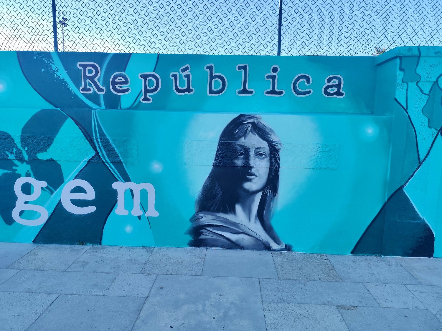 Pormenor da figura inspirada no Busto Oficial da Republica Portuguesa no mural POLITEIA em Silves