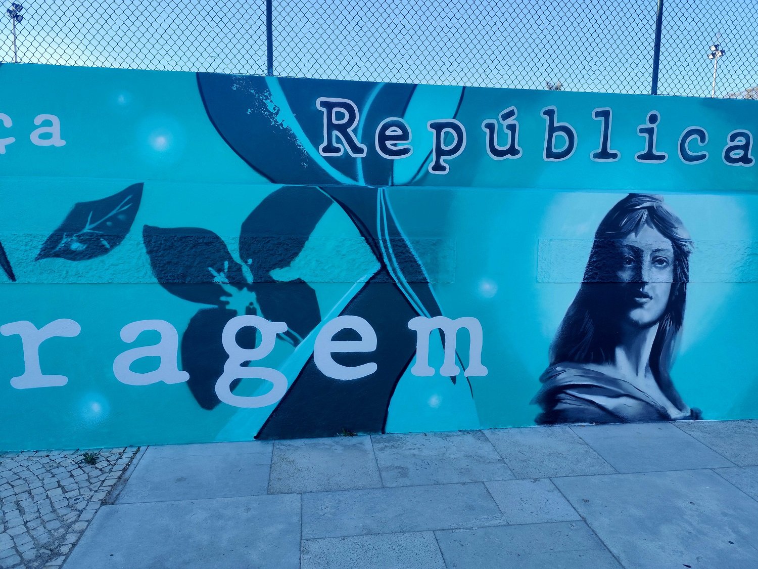 Pormenor da figura inspirada no Busto Oficial da Republica Portuguesa no mural POLITEIA em Silves